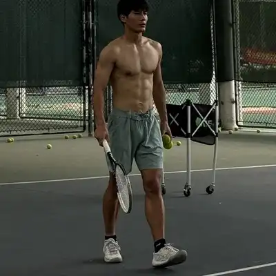 何豪彤
